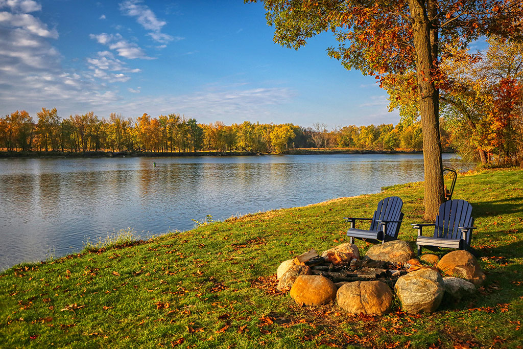 Relax and Get Away: 10 reasons to visit Harbor Inn by Heritage Harbor this fall