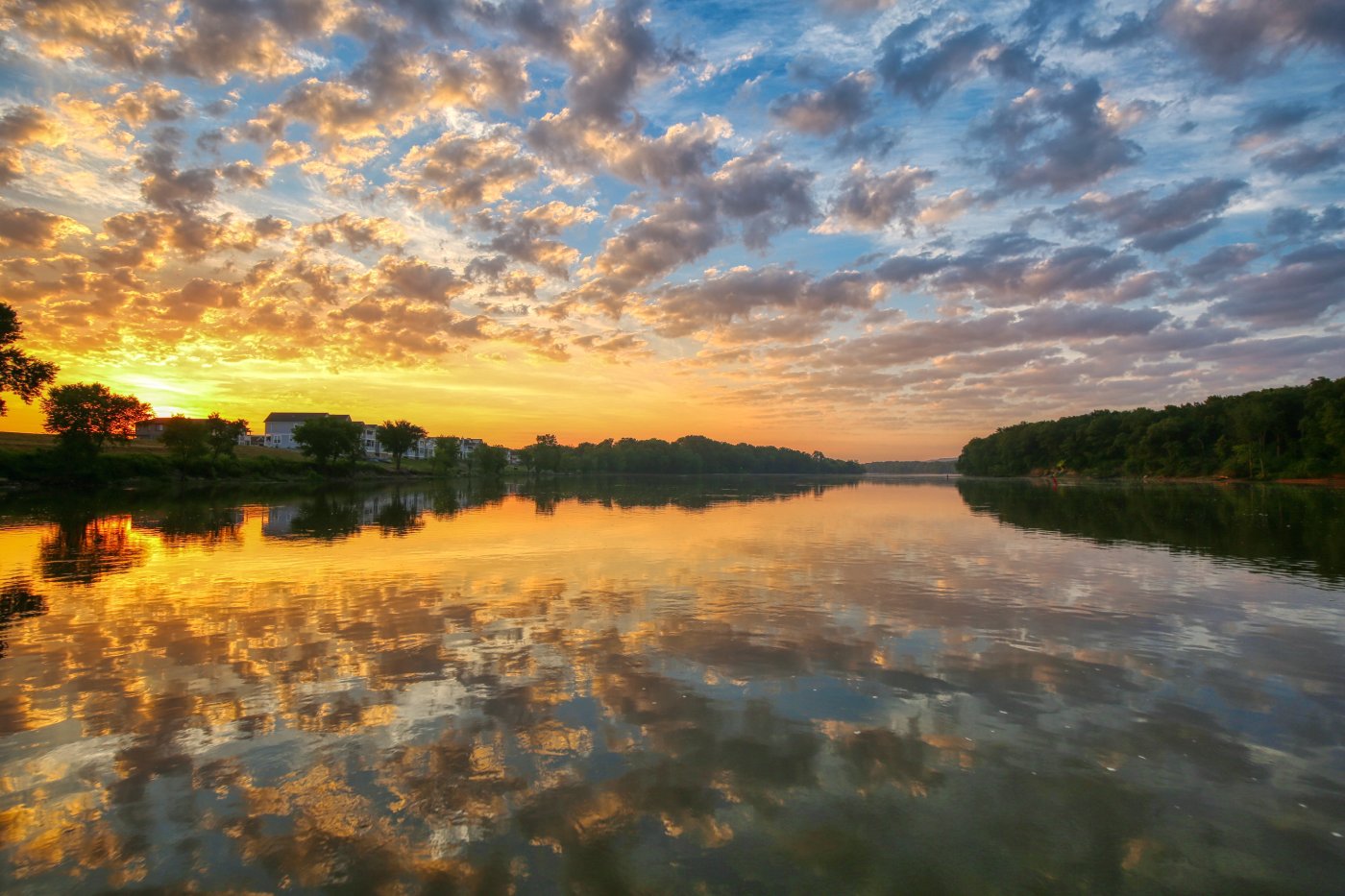 Weekend or Weekday Getaway Guide: Relaxing Along the Illinois River This Fall