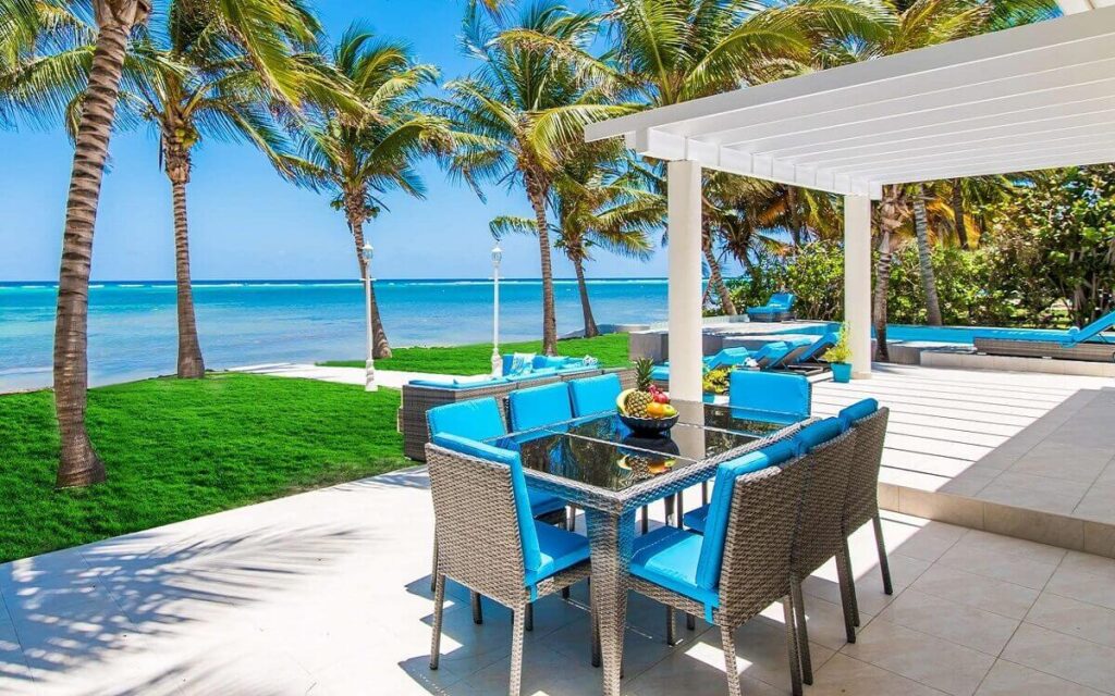 A private luxury home in cayman islands is a great accommodation option to spend an unforgettable Christmas in Cayman