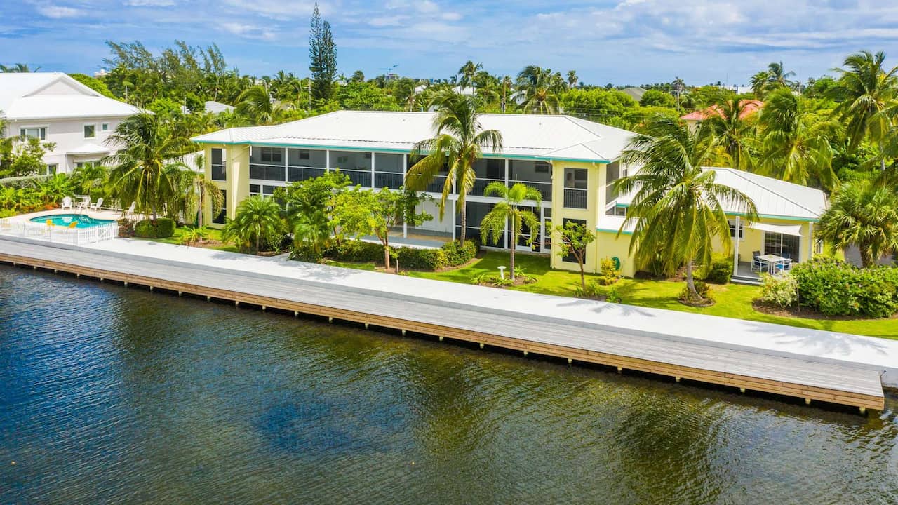 Canalfront Snug Harbor View Vacation Rentals, 7 Mile Beach