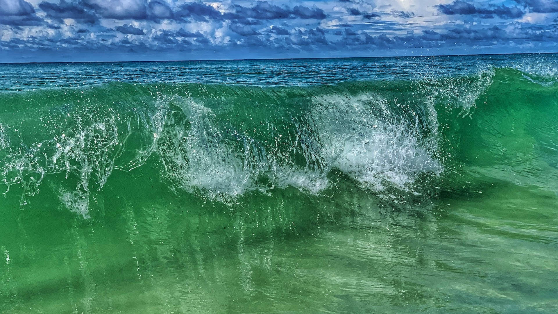 Witness the Enchanting Shores of Navarre Beach Live