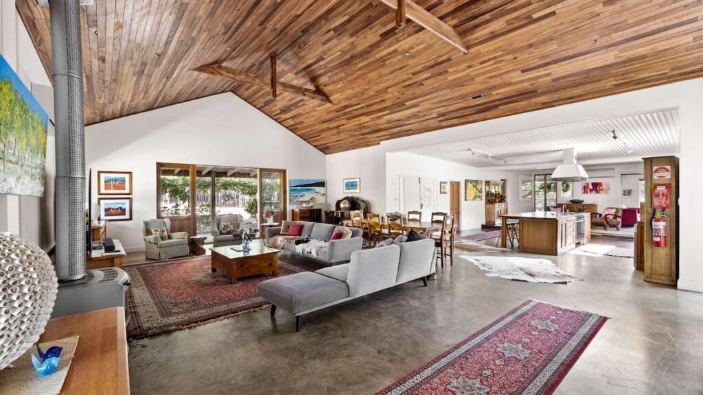 Wisteria Vines Estate's cosy living room with room ceilings and beams