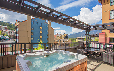 2-bed-private-hot-tub Sundial Hotel