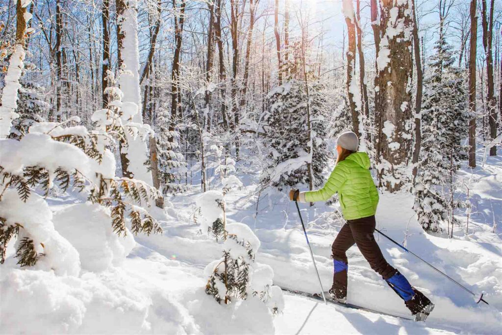 Women Nordic skiing in Bend, Oregon