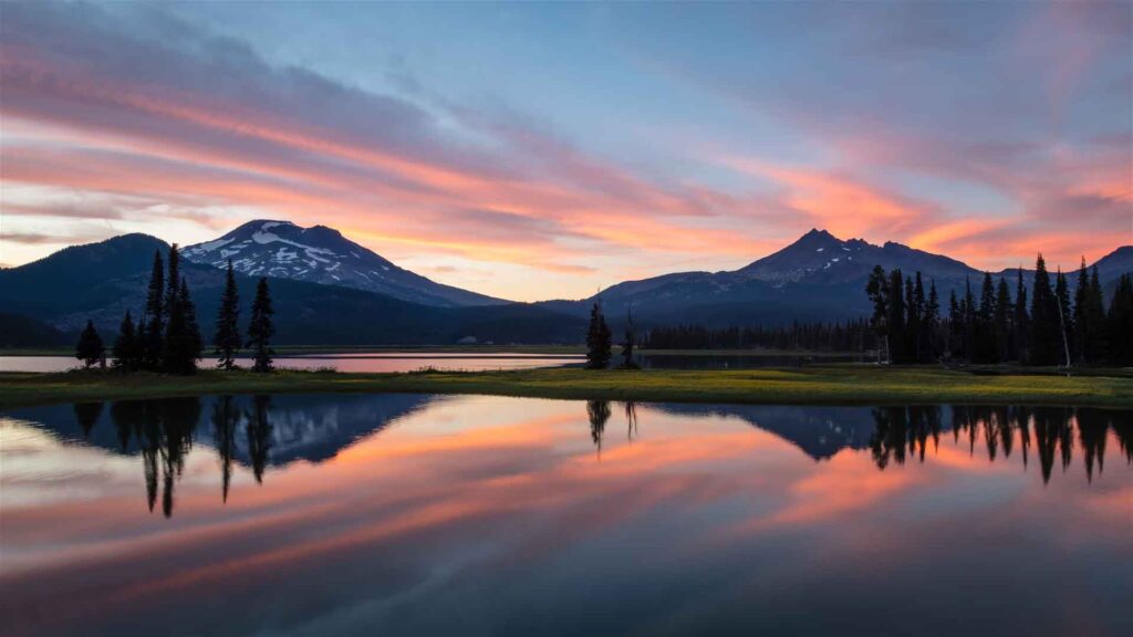 Bend Oregon Sunset Over Lake