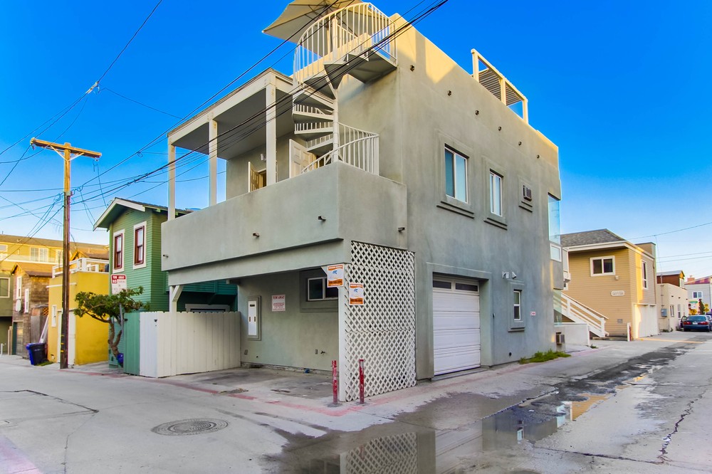 Surf Stars Penthouse Beach House w/Roof Top Deck- Sleeps 8