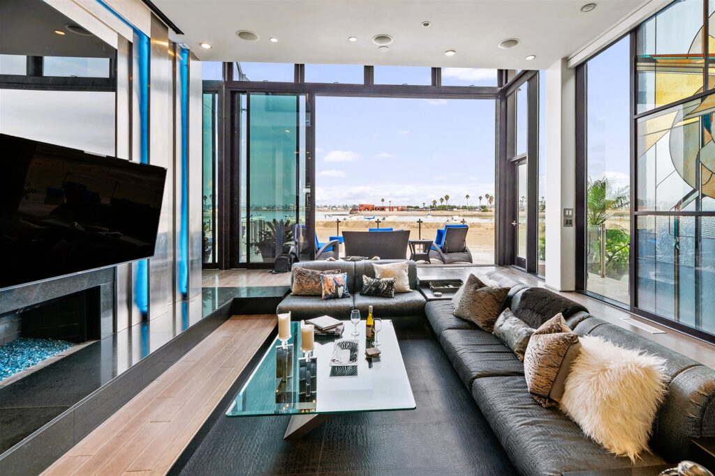 Sleek Retreat - Sleeps up to 12 - This amazing house won House of the Year