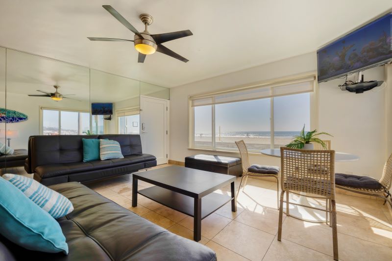 Ocean Front Luxury Beach House #1 - Sleeps 8 on the Ground Floor - 4 Star Rated