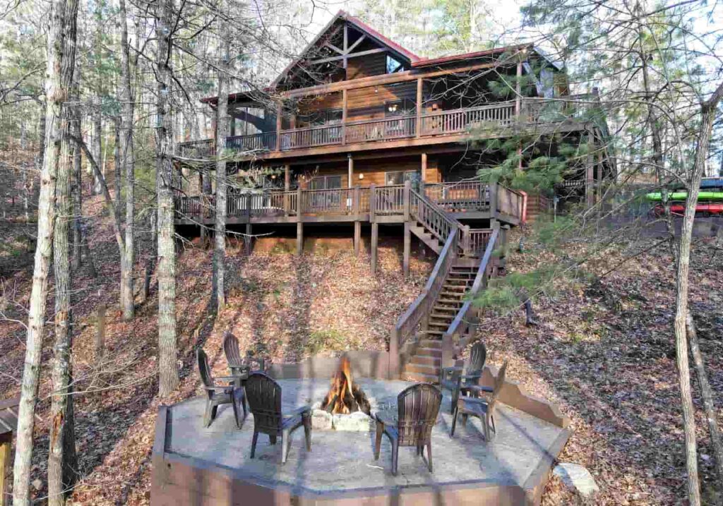 view of a luxury cabin rental in north Georgia