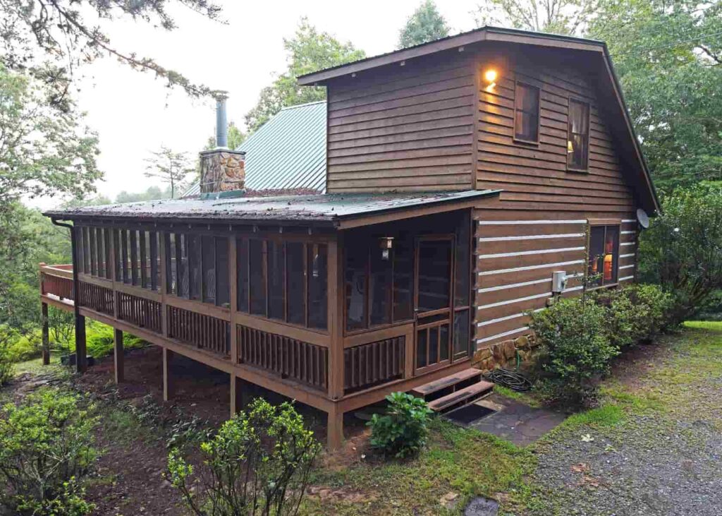 Exterior of a blue ridge vacation rental in Georgia managed by Mountain Escapes