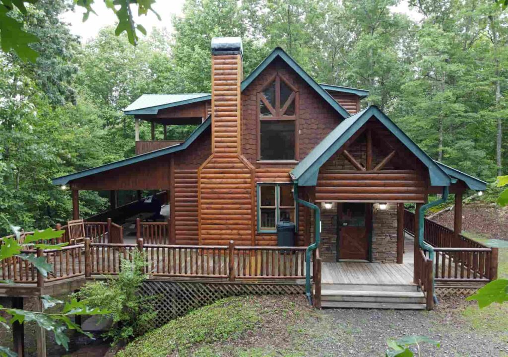 Exterior of a Luxury log cabin rental in North Georgia
