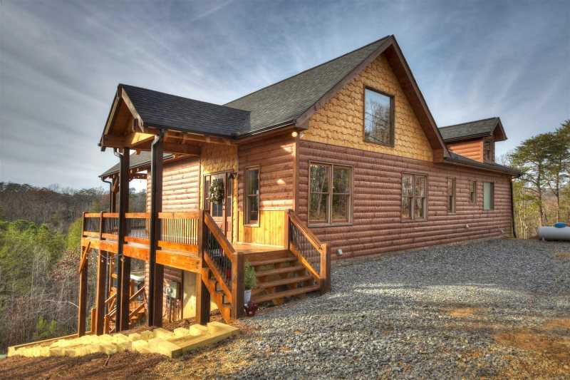 exterior view of a Georgia cabin