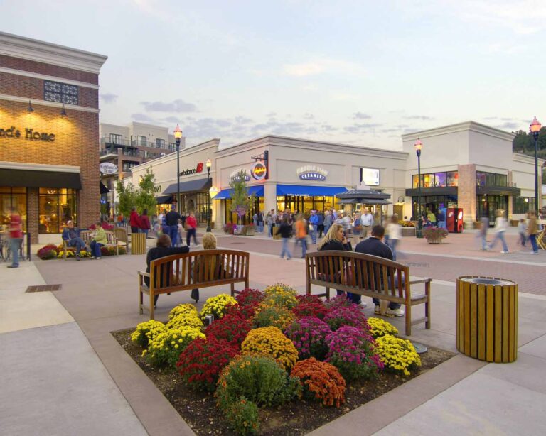 Shop, Dine, Relax Secluded Cabins near Branson Landing