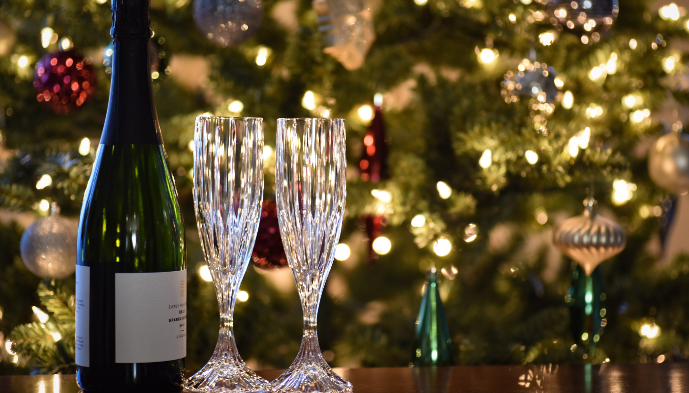 champaign and glasses in front of a christmas tree in a gulf shores restaurant