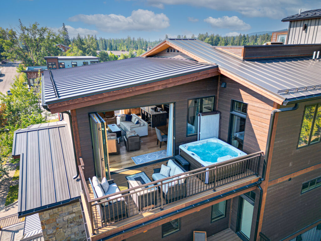 Outdoor patio and hot tub at O'Brien Penthouse East