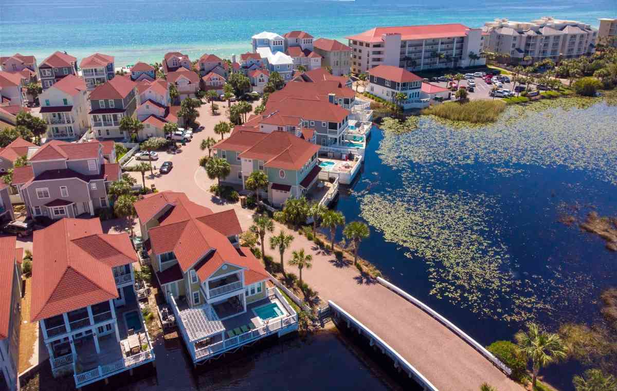 shopping area in Emerald Coast