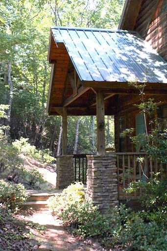 The entry to Big Sky cabin.