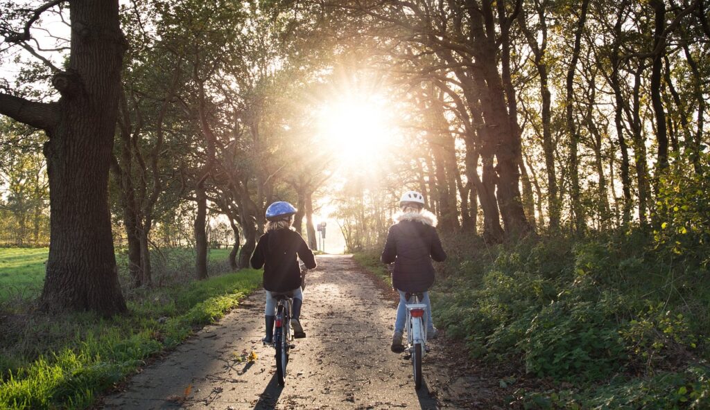 girls, bicycle, helmets-4582899.jpg