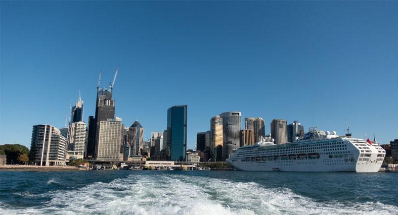 Views of Sydney CBD from Ferry