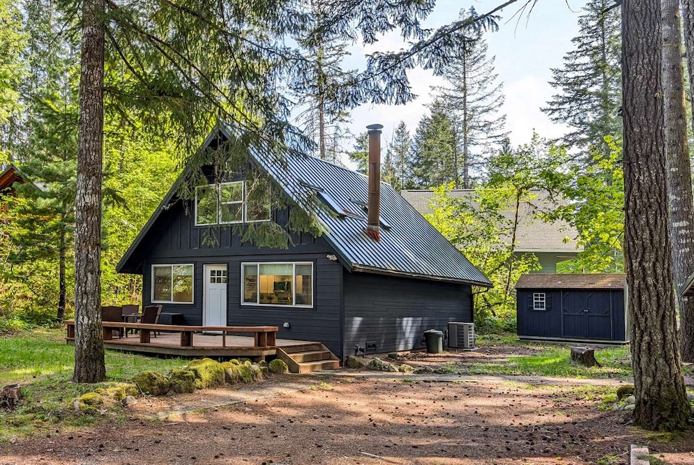 TMC Packwood vacation rental near local craft breweries and Mount Rainier National Park. 