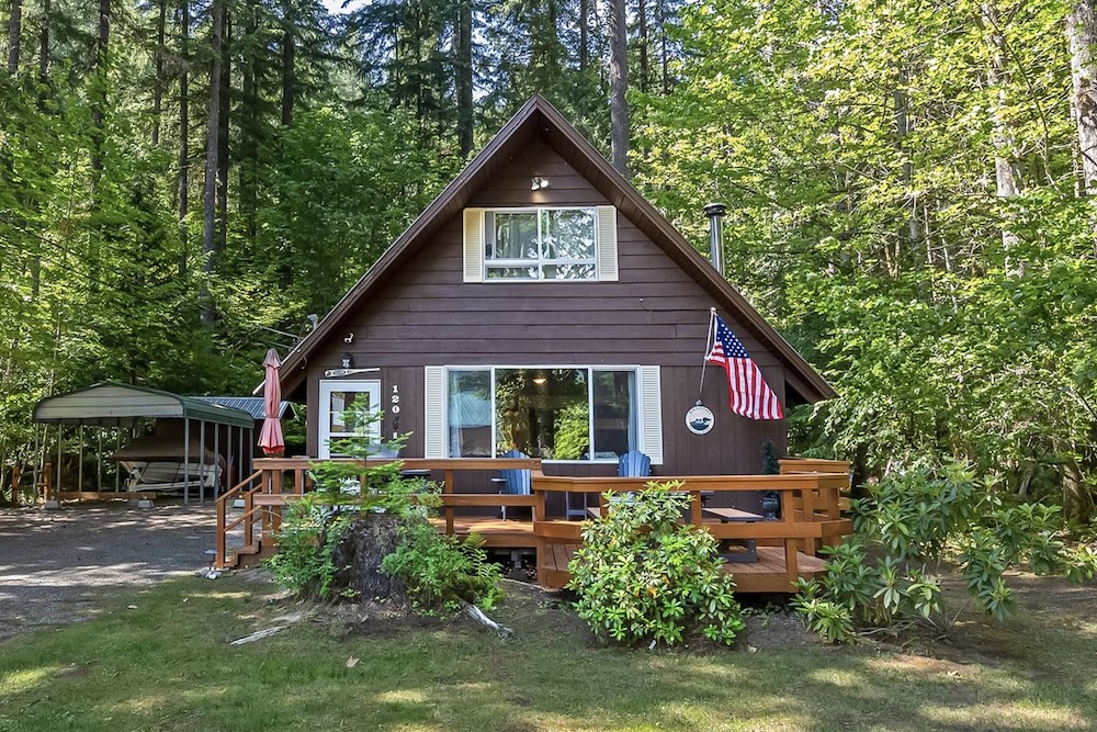 Pet-friendly cabin for rent near Mount Rainier 