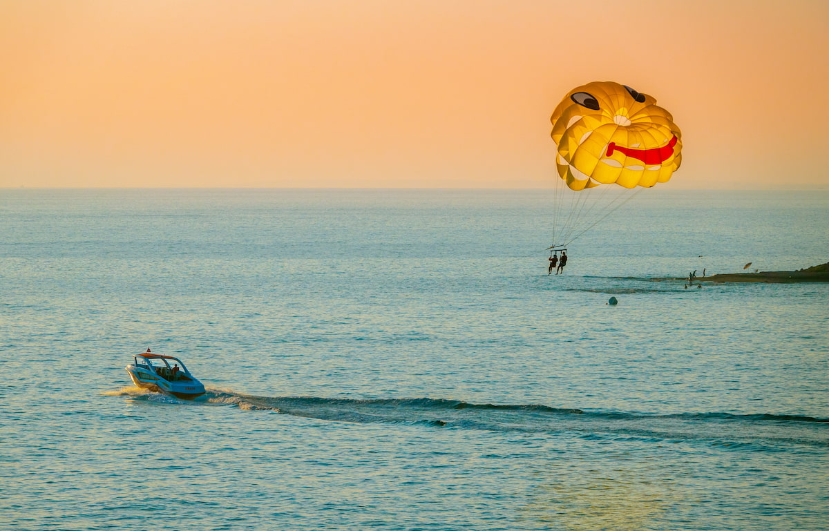 Maui Parasailing Cover Image