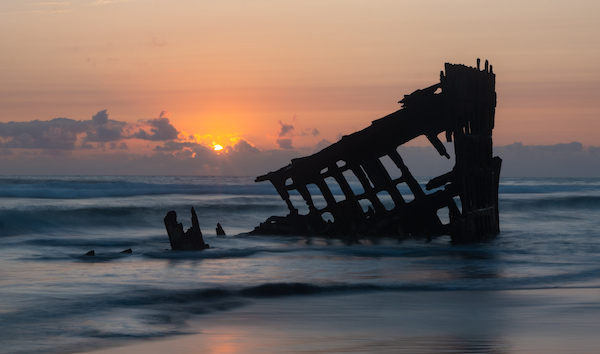 One of the most famous shipwrecks in Oregon Coast is that of the Peter Iredale, a four-masted steel barque that ran aground in 1906